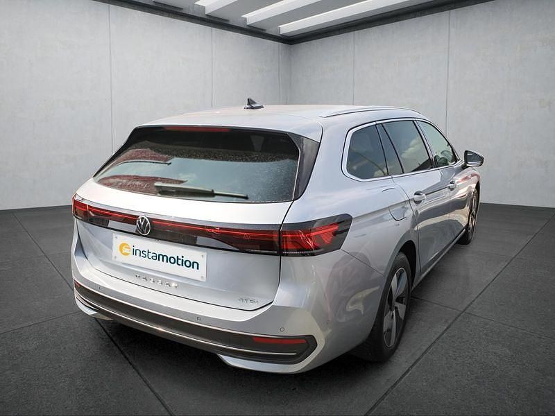 Gebraucht VW Passat 150 PS (110 kW) 2024 Silber Kombi