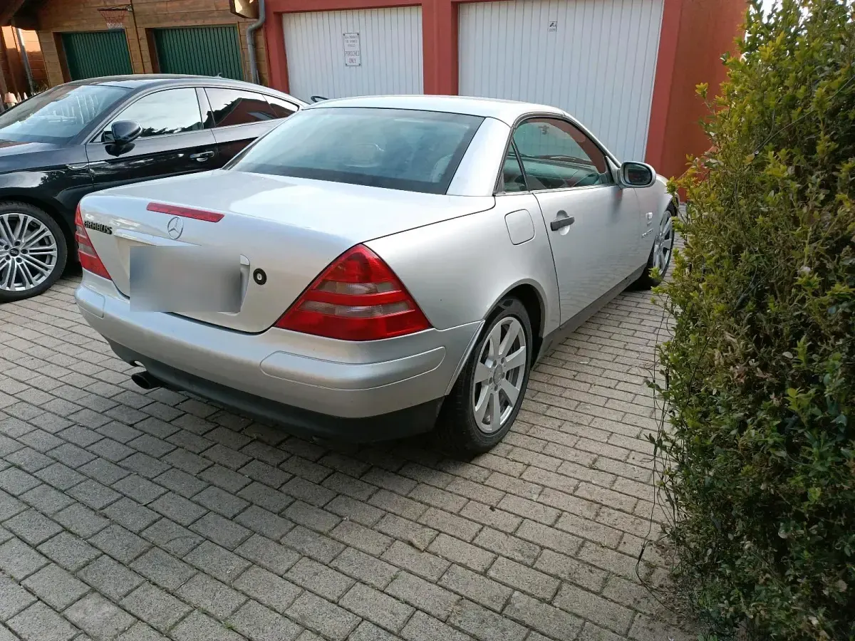 Gebraucht Mercedes SLK230 193 PS (141 kW) 2000 Silber Cabrio