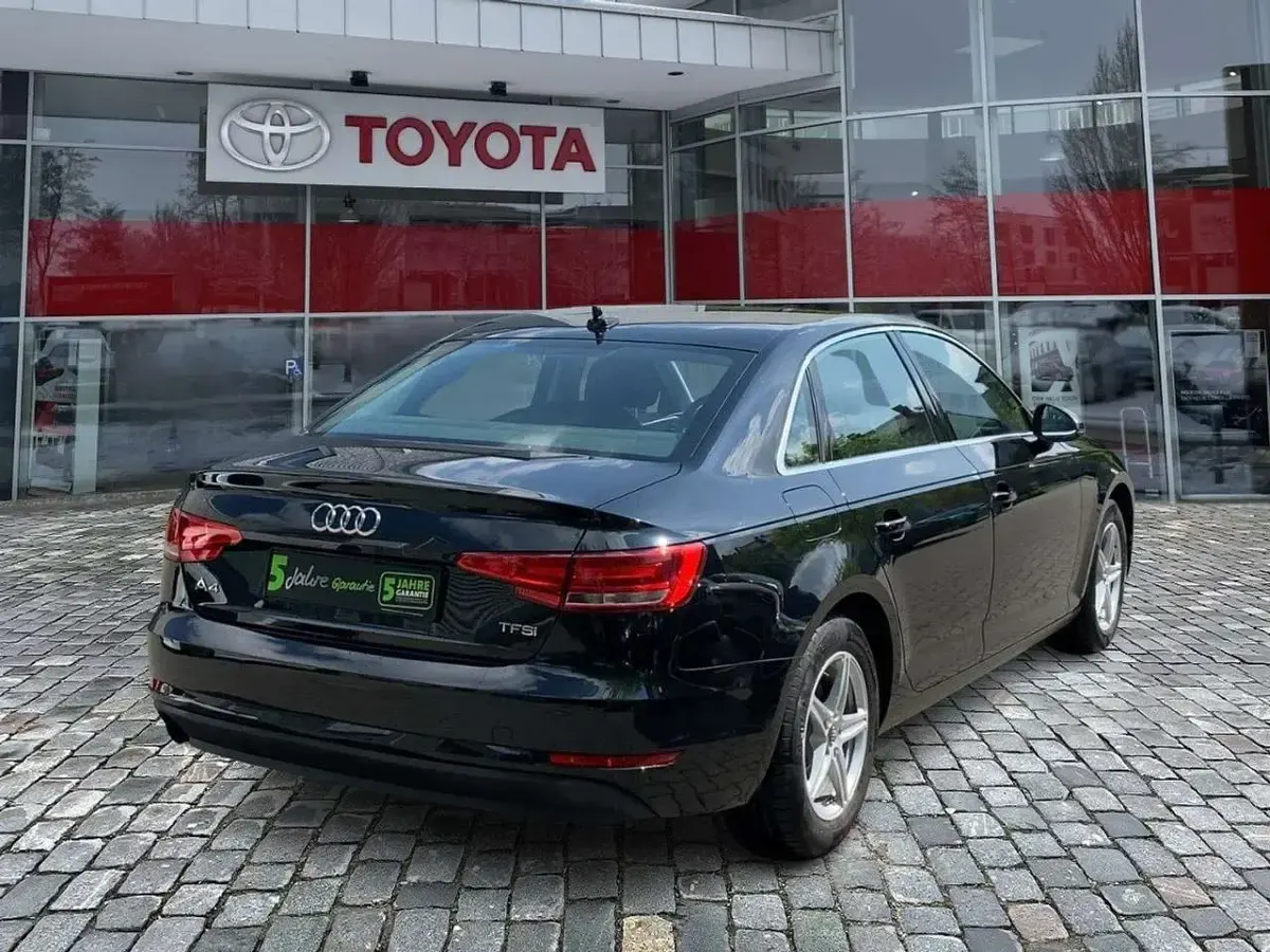 Gebraucht Audi A4 150 PS (110 kW) 2018 Mythosschwarz metallic Limousine