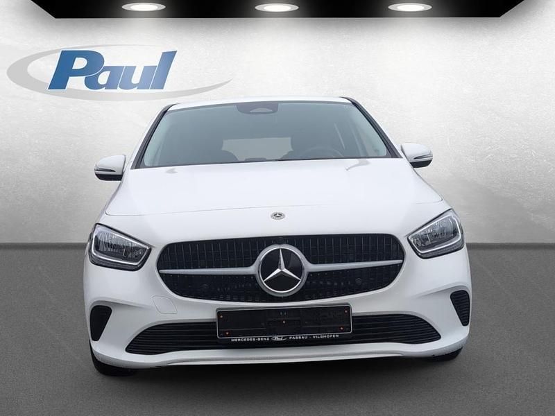 Gebraucht Mercedes B180 136 PS (100 kW) 2024 Unilack polarweiß Van / Kleinbus