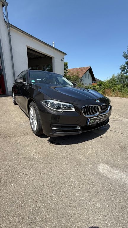 Braun Gebraucht 2016 BMW 530 Limousine | 22.900 € (Superpreis) - Bild 1/4