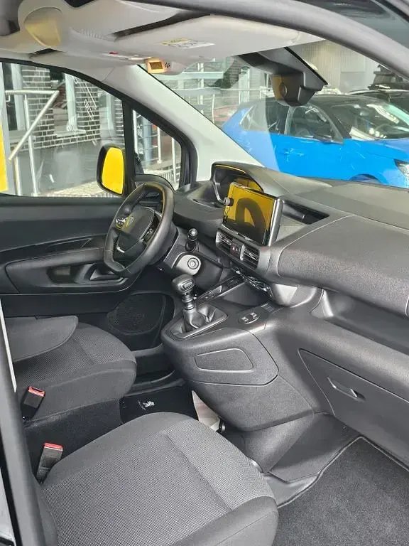 Gebraucht Peugeot Partner 102 PS (75 kW) 2024 Schwarz Van / Kleinbus
