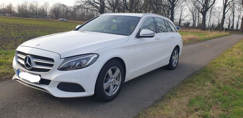 Weiß Gebraucht 2016 Mercedes 220 Limousine | 14.099 € (Fairer Preis) - Bild 1/4