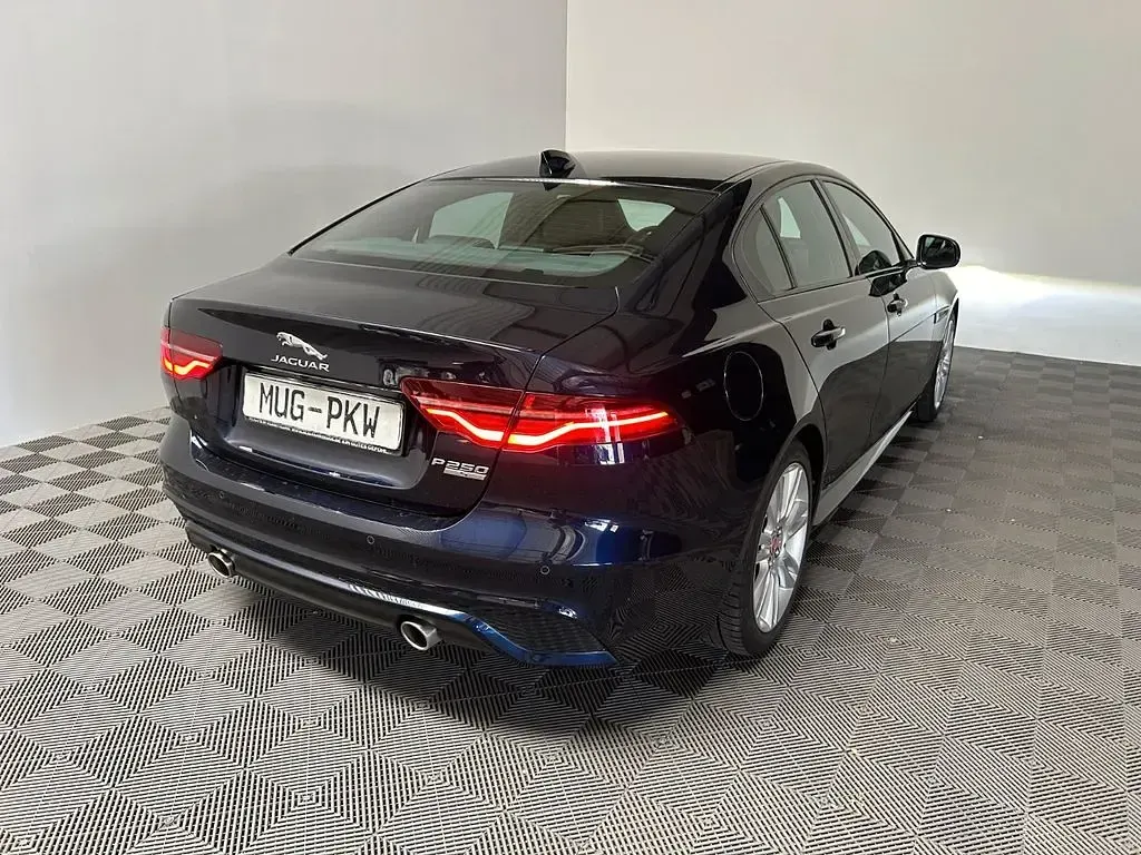 Gebraucht Jaguar XE R-Dynamic 250 PS (183 kW) 2020 Blau Limousine