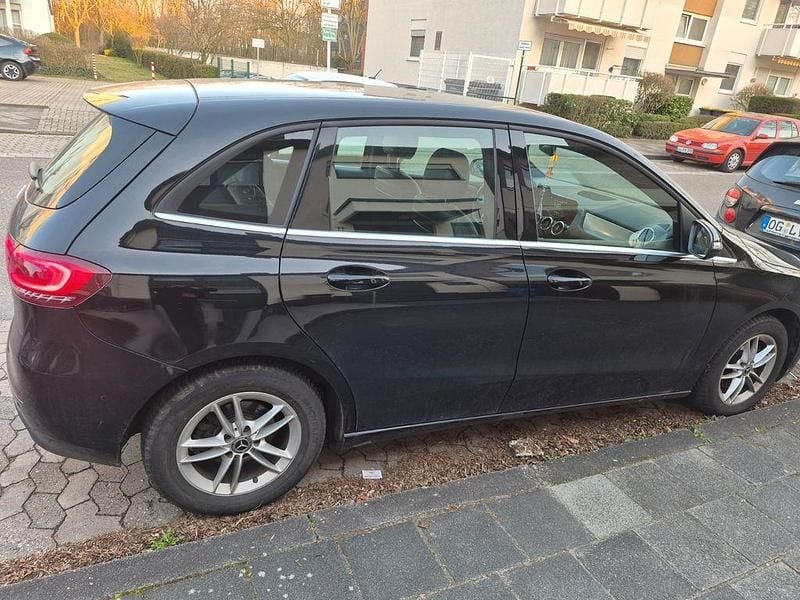 Gebraucht Mercedes B180 116 PS (85 kW) 2019 Schwarz Van / Kleinbus