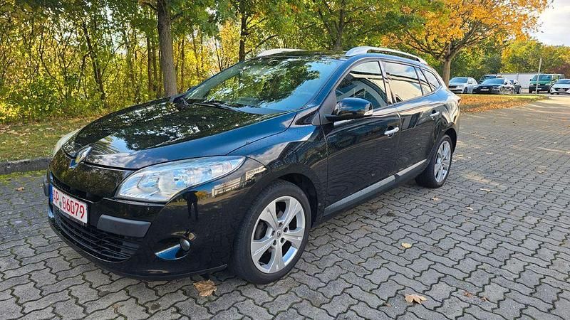 Schwarz Gebraucht 2011 Renault Mégane III Expression Limousine | 4.990 € (Etwas zu teuer) - Bild 1/4