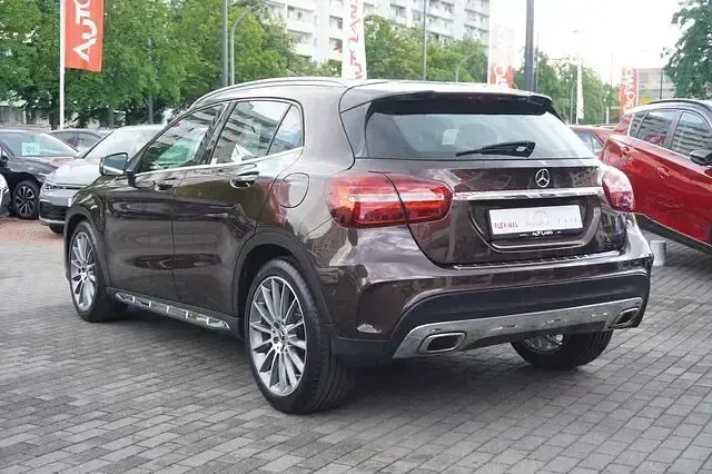 Gebraucht Mercedes GLA180 AMG line 122 PS (89 kW) 2018 Braun SUV