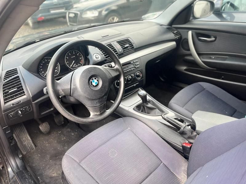 Gebraucht BMW 118 122 PS (89 kW) 2010 Schwarz Kleinwagen