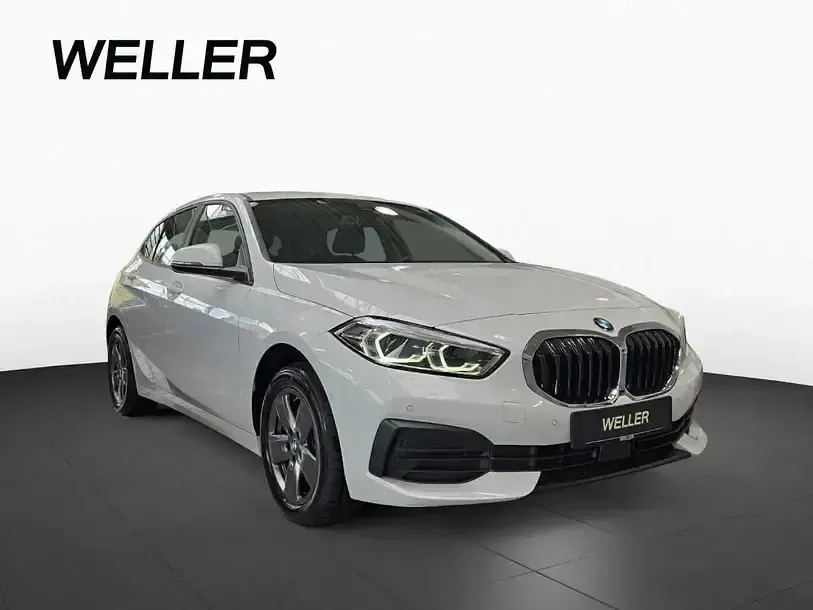 Gebraucht BMW 118 Advantage 136 PS (100 kW) 2023 Alpinweiss iii (weiß) Kleinwagen