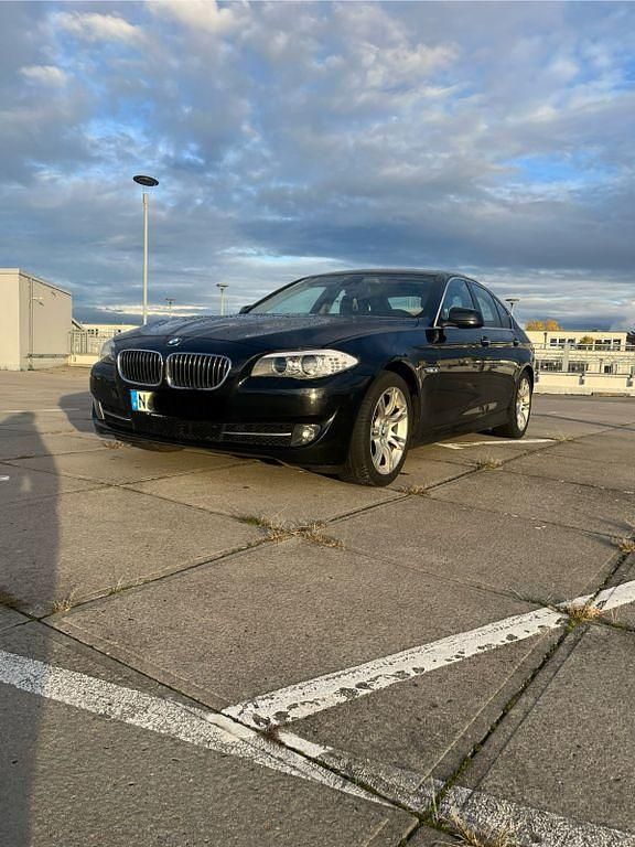 Schwarz Gebraucht 2011 BMW 523 Limousine | 9.000 € (Guter Preis) - Bild 1/4