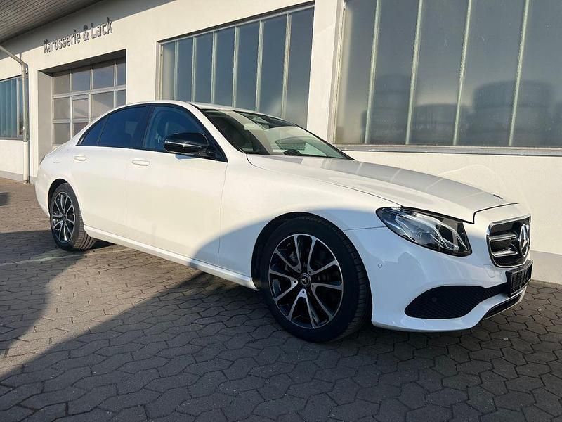 Gebraucht Mercedes E200 Night 184 PS (135 kW) 2019 Weiß Limousine