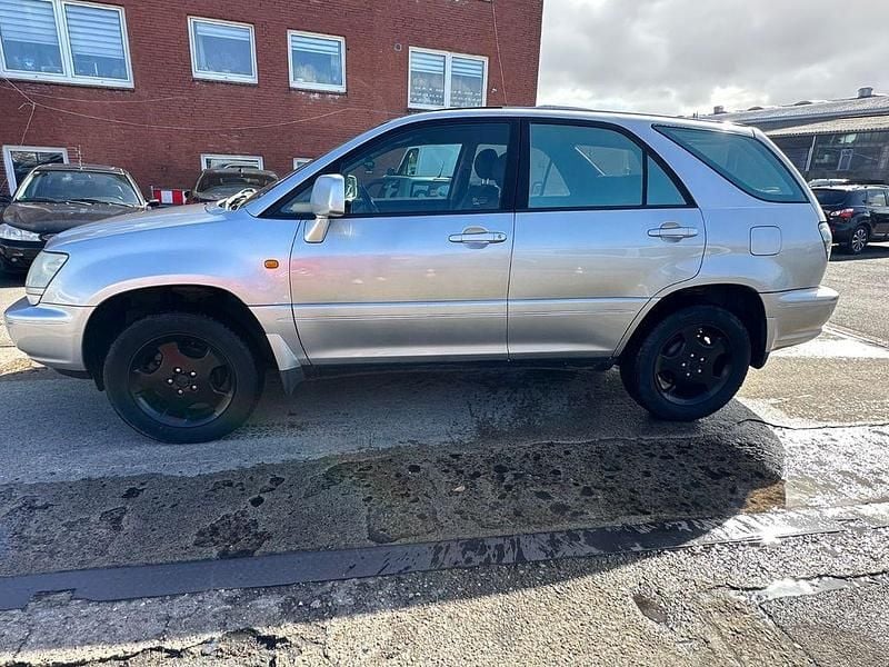 Gebraucht Lexus RX300 201 PS (147 kW) 2001 Silber SUV