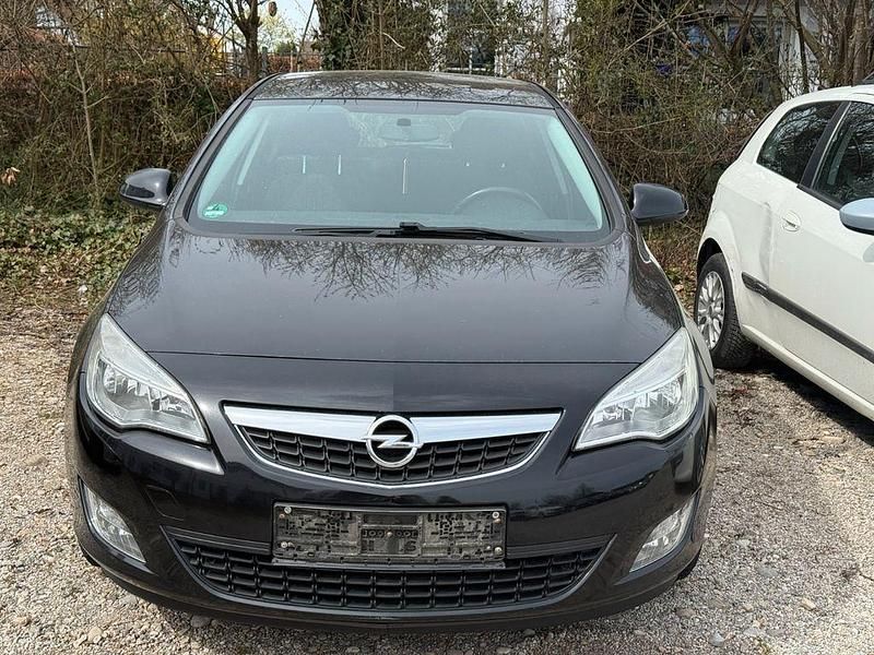 Gebraucht Opel Astra Edition 116 PS (85 kW) 2010 Schwarz Limousine
