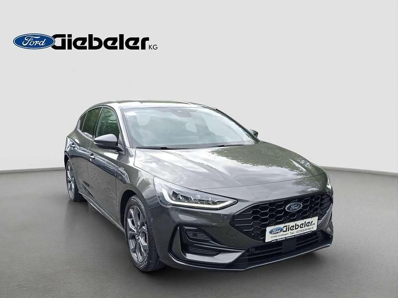 Magneticgrau (metallic) Neu 2025 Ford Focus ST-Line Limousine | 29.590 € (Fairer Preis) - Bild 1/4