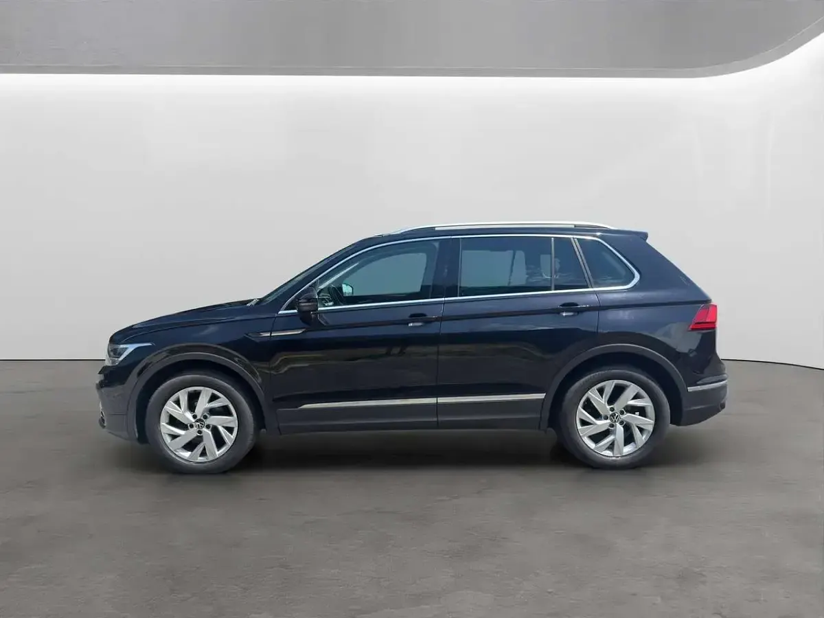 Gebraucht VW Tiguan Life 150 PS (110 kW) 2021 Deep black perleffekt SUV