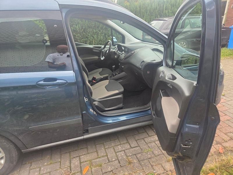 Second-hand Ford Transit 101 CP (74 kW) 2020 Albastru Break