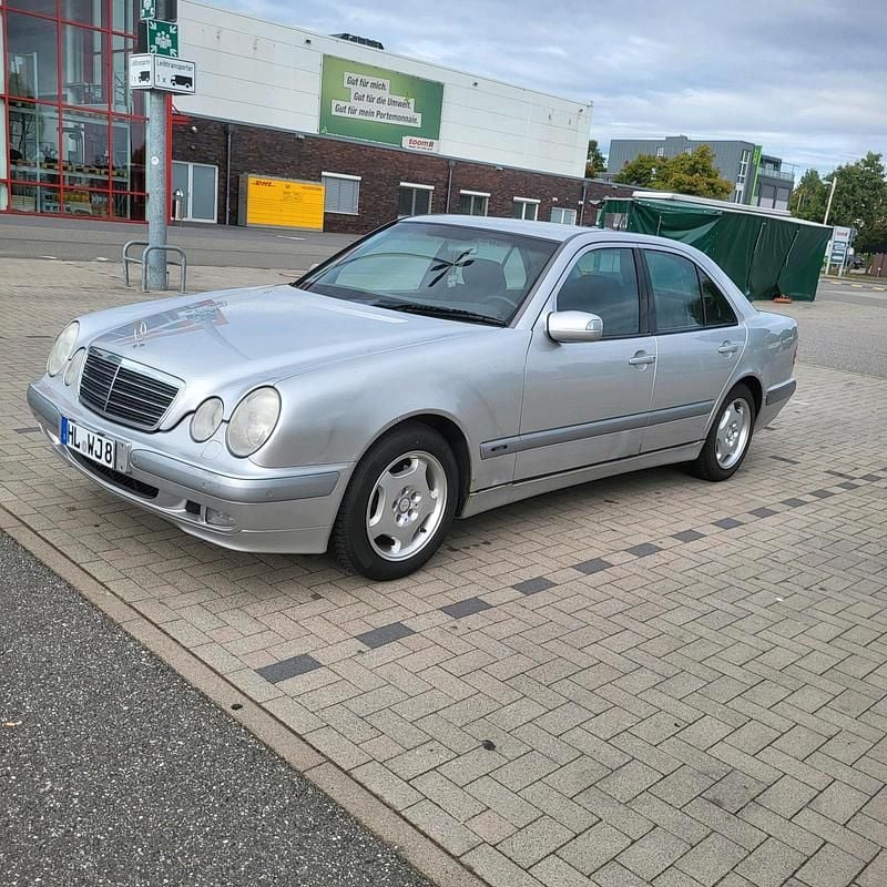 Silber Gebraucht 2000 Mercedes E280 Limousine | 3.800 € (Guter Preis) - Bild 1/4