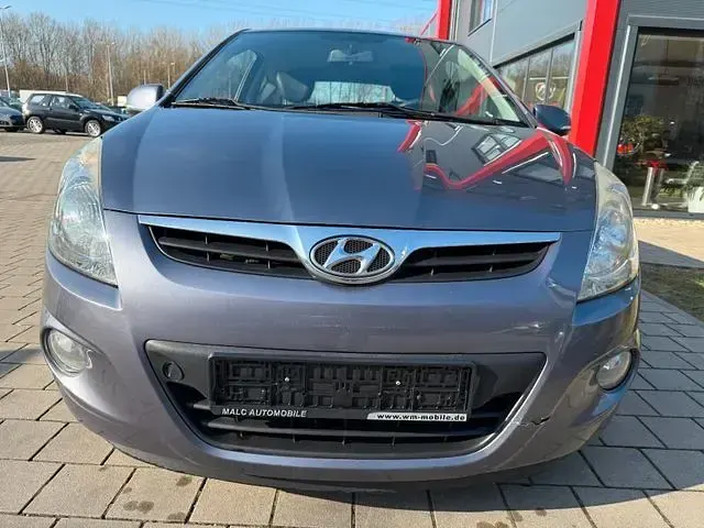 Gebraucht Hyundai i20 Edition 77 PS (56 kW) 2012 Grau Kleinwagen