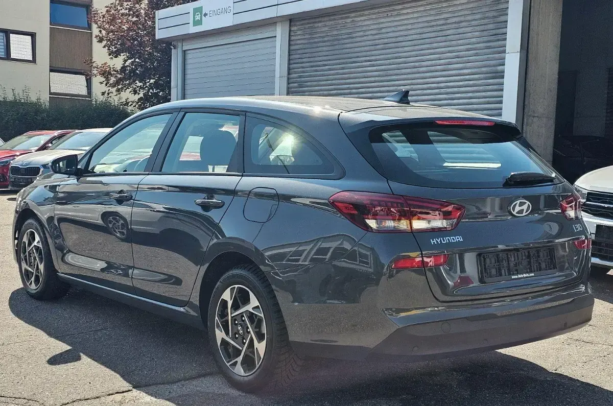 Gebraucht Hyundai i30 101 PS (74 kW) 2024 Grau Kombi