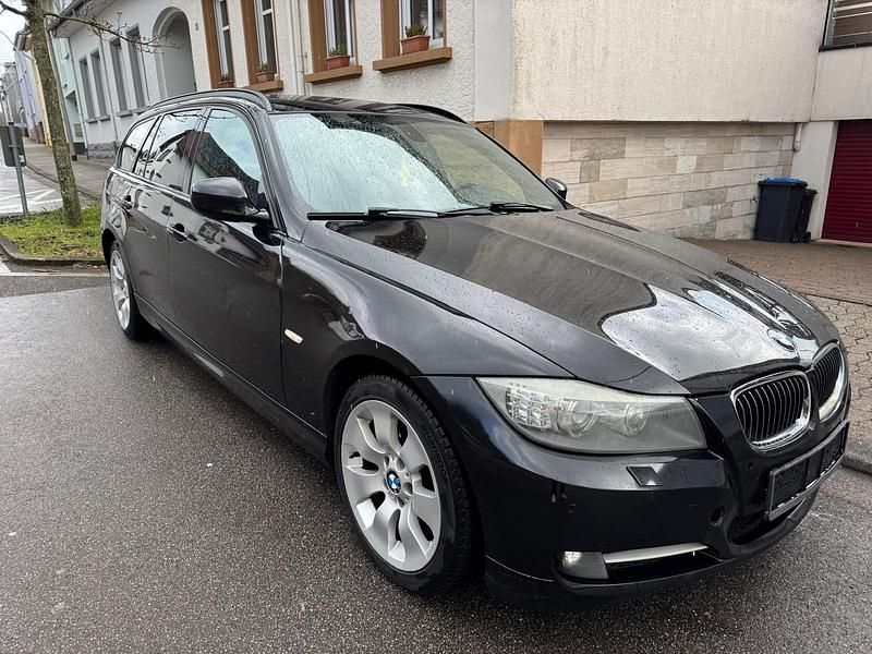Gebraucht BMW 320 184 PS (135 kW) 2011 Schwarz Kombi