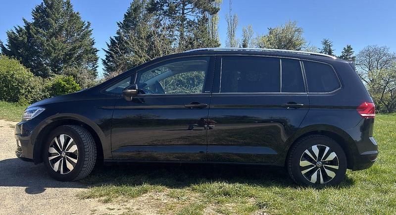 Gebraucht VW Touran Move 150 PS (110 kW) 2023 Schwarz Van / Kleinbus