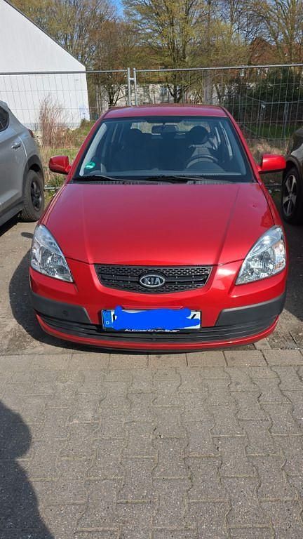 Gebraucht Kia Rio Basis 97 PS (71 kW) 2009 Rot Limousine