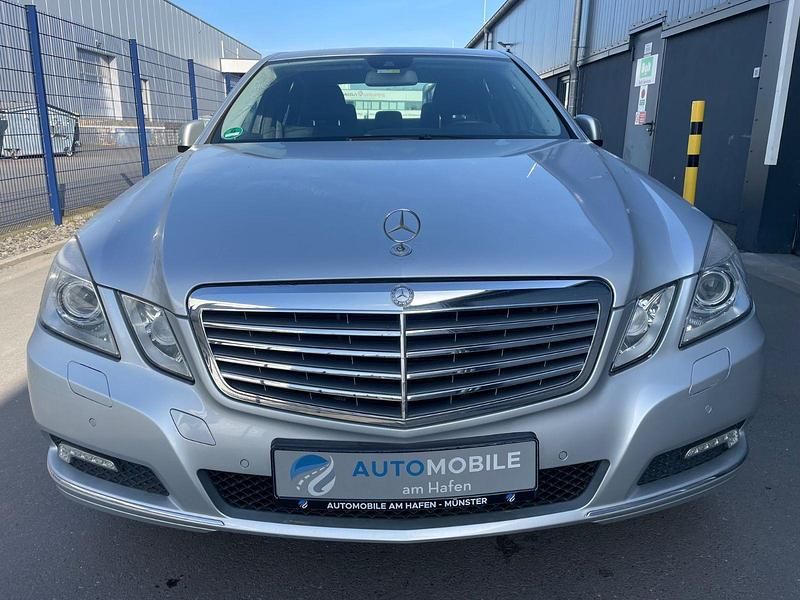 Second-hand Mercedes E200 184 CP (135 kW) 2009 Argintiu Berlinǎ