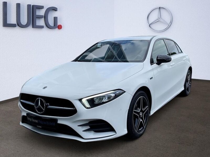 Unilack polarweiß Gebraucht 2021 Mercedes A250 AMG Limousine | 23.280 € (Guter Preis) - Bild 1/4