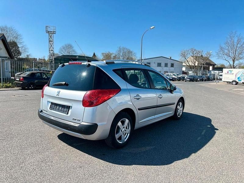 Gebraucht Peugeot 207 Tendance 95 PS (69 kW) 2010 Grau Kombi