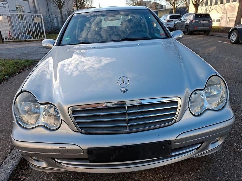 Gebraucht Mercedes C200 Classic 122 PS (89 kW) 2004 Silber Limousine