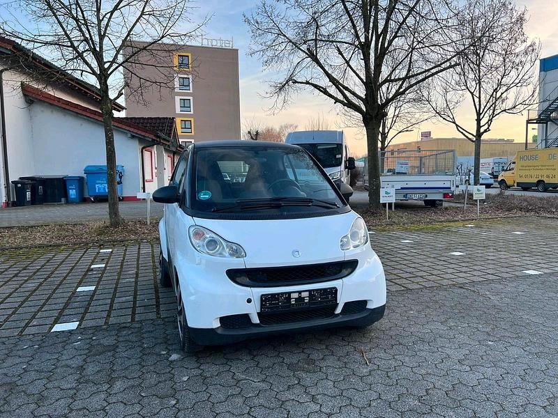 Gebraucht Smart ForTwo Coupé 61 PS (44 kW) 2011 Weiß Coupé