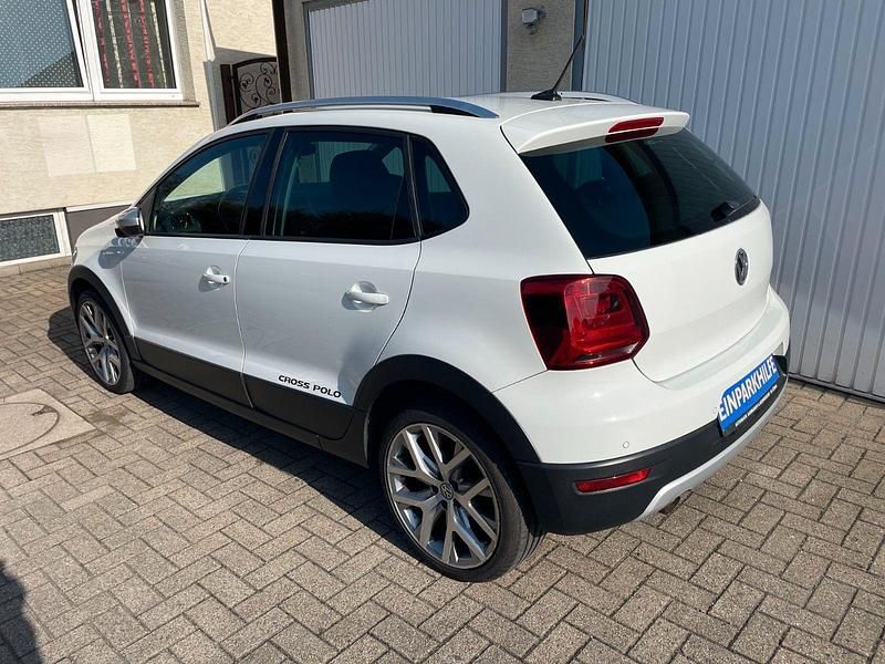 Gebraucht VW Polo 90 PS (66 kW) 2015 Weiß Limousine