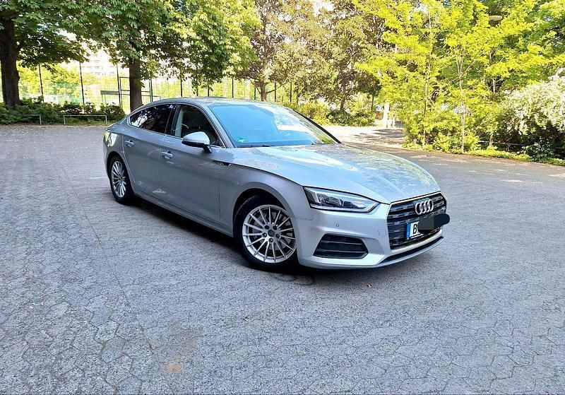 Silber Gebraucht 2019 Audi A5 Sportback Ambiente Limousine | 21.490 € (Superpreis) - Bild 1/4