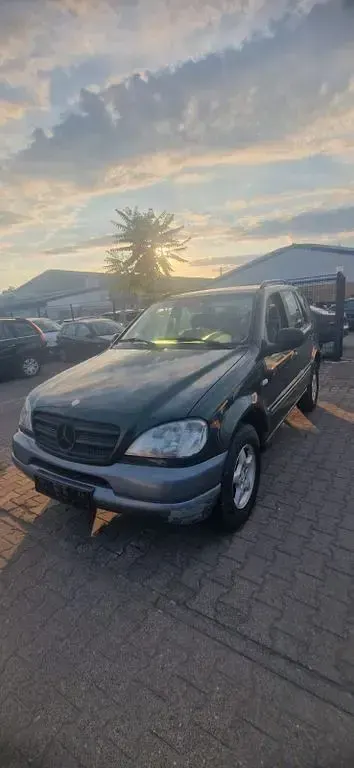 Gebraucht Mercedes ML320 218 PS (160 kW) 2001 Grün SUV