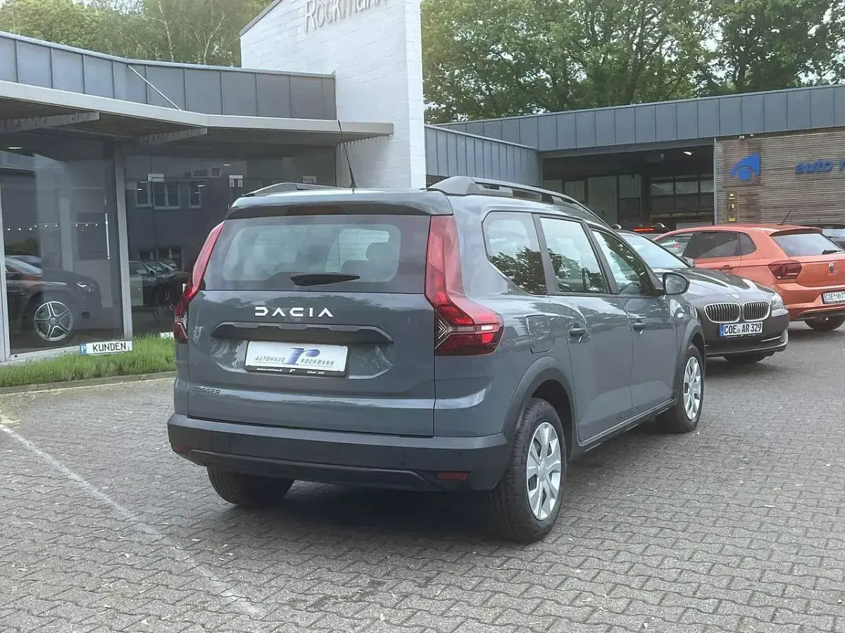 Gebraucht Dacia Jogger 110 PS (80 kW) 2024 Städtisches grau Van / Kleinbus