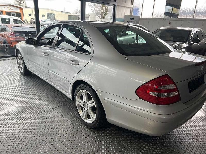 Gebraucht Mercedes E200 163 PS (119 kW) 2002 Silber Limousine