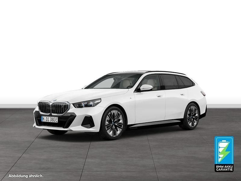 Weiß Gebraucht 2024 BMW i5 M Sport Kombi | 63.630 € (Fairer Preis) - Bild 1/2
