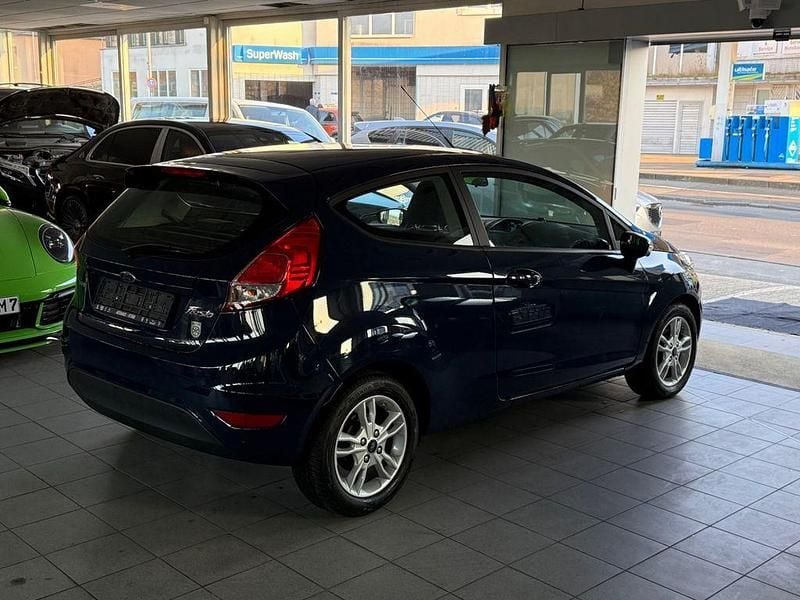 Gebraucht Ford Fiesta SYNC Edition 101 PS (74 kW) 2015 Blau Kleinwagen