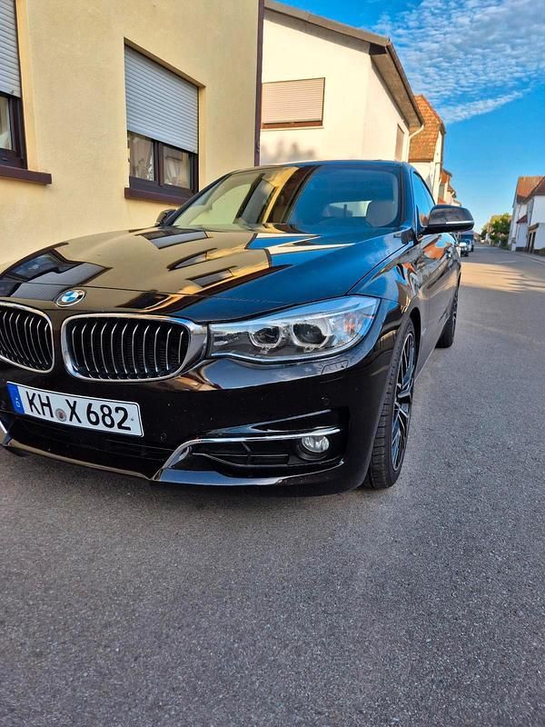 Braun Gebraucht 2013 BMW 320 Gran Turismo Luxury Line Limousine | 9.750 € (Fairer Preis) - Bild 1/4