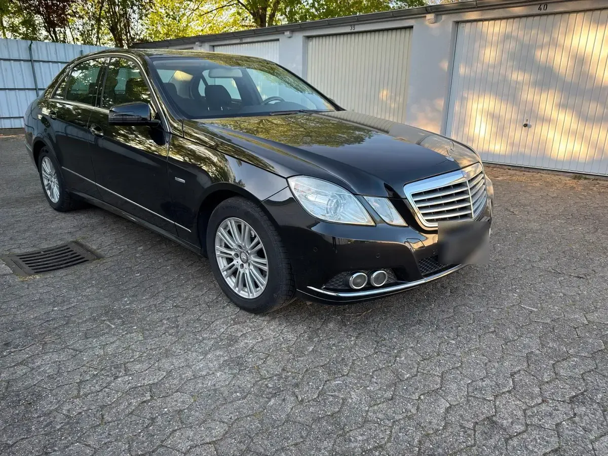Second-hand Mercedes E250 204 CP (150 kW) 2010 Negru Berlinǎ