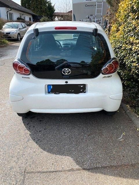 Gebraucht Toyota Aygo Cool 68 PS (50 kW) 2014 Weiß Kleinwagen