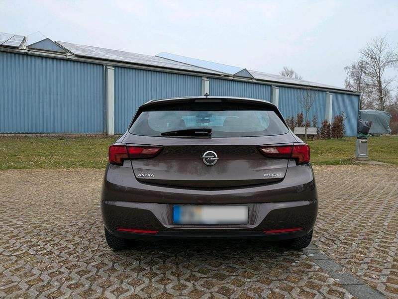Gebraucht Opel Astra 105 PS (77 kW) 2017 Braun Limousine
