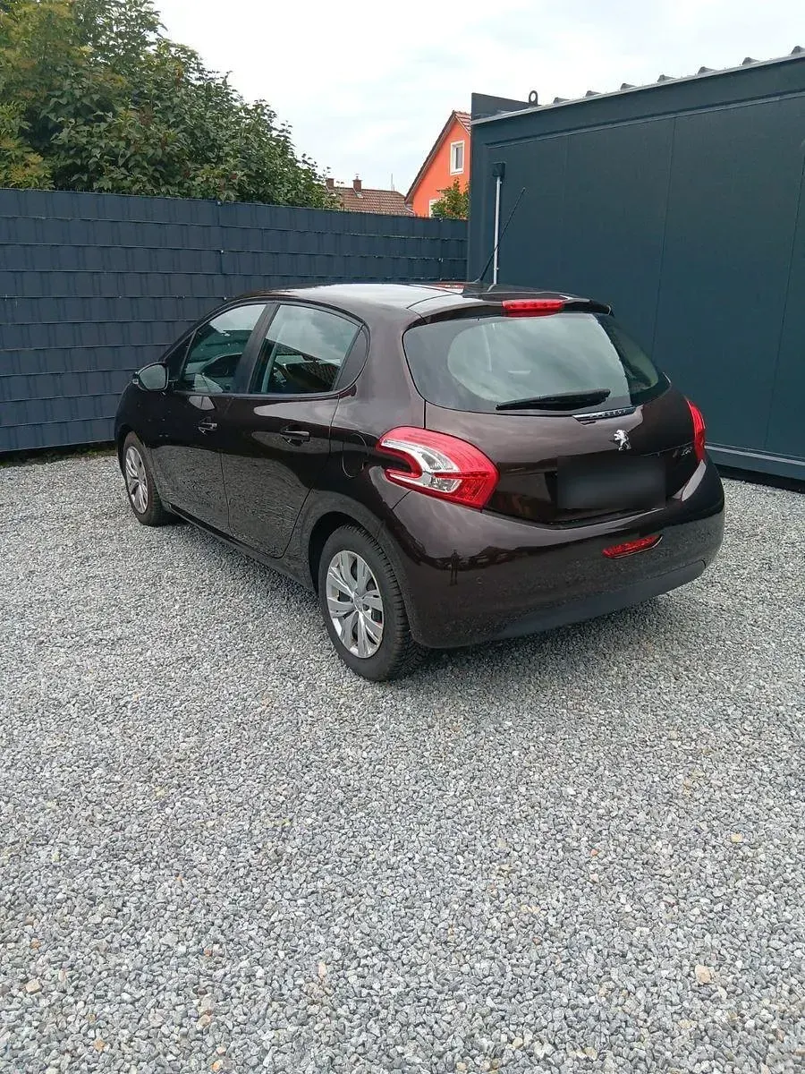Gebraucht Peugeot 208 Active 95 PS (69 kW) 2012 Braun Kleinwagen