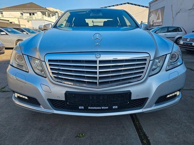 Gebraucht Mercedes E200 184 PS (135 kW) 2009 Silber Limousine