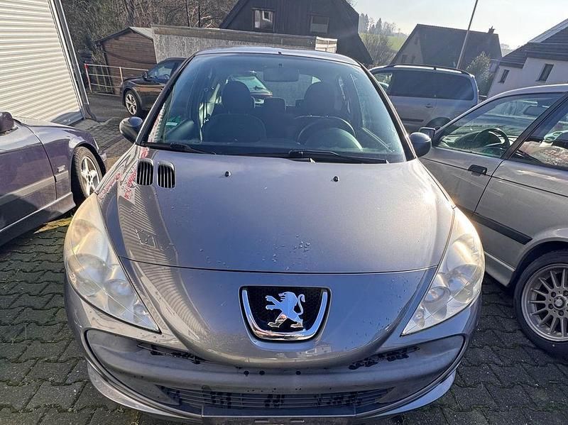 Gebraucht Peugeot 206 60 PS (44 kW) 2009 Grau Limousine