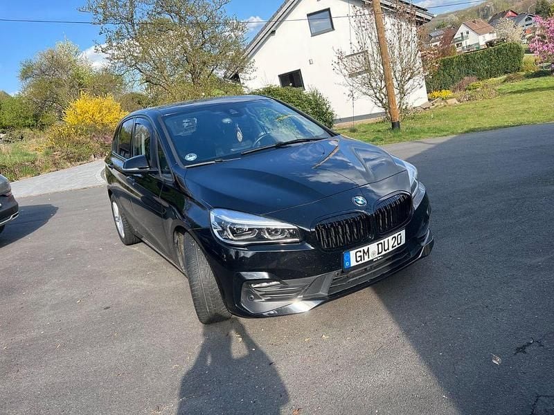 Schwarz Gebraucht 2018 BMW 218 Active Tourer Van / Kleinbus | 15.950 € (Fairer Preis) - Bild 1/4