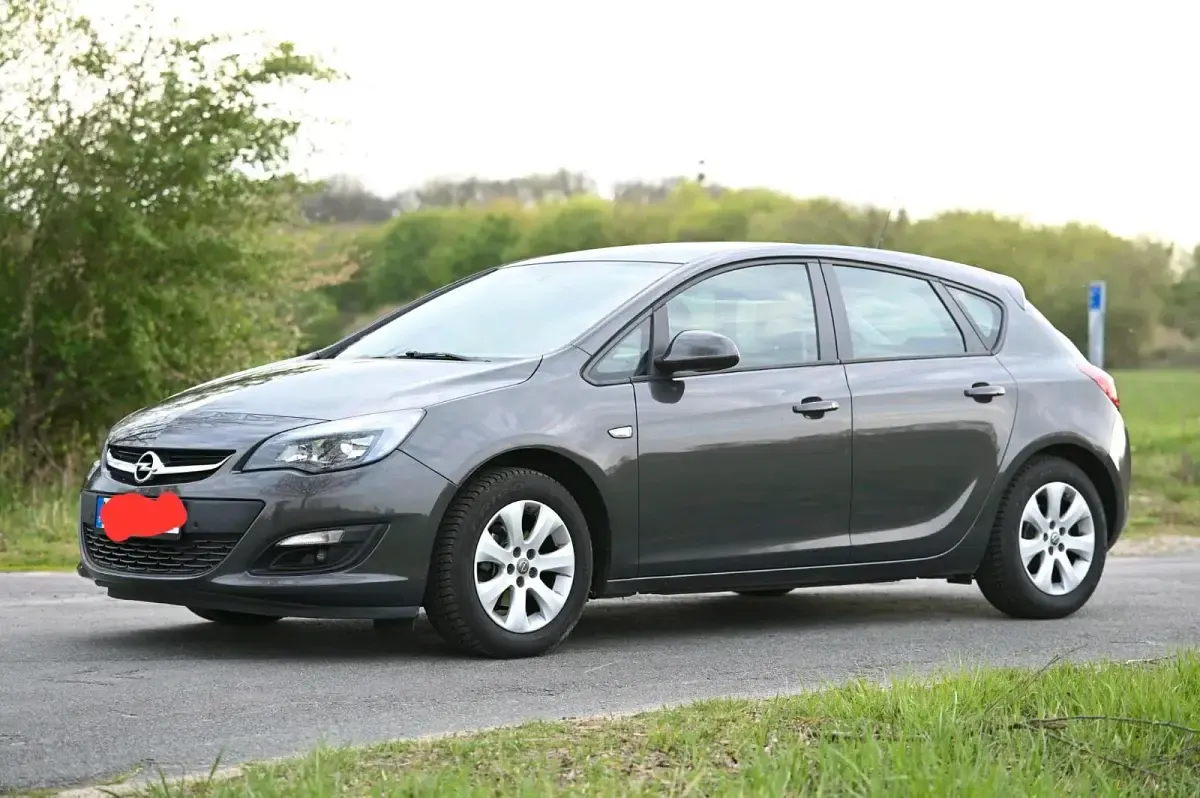 Gebraucht Opel Astra 116 PS (85 kW) 2015 Grau Limousine