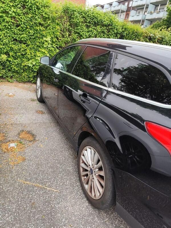 Schwarz Gebraucht 2015 Ford Focus Titanium Kombi | 7.500 € (Superpreis) - Bild 1/4