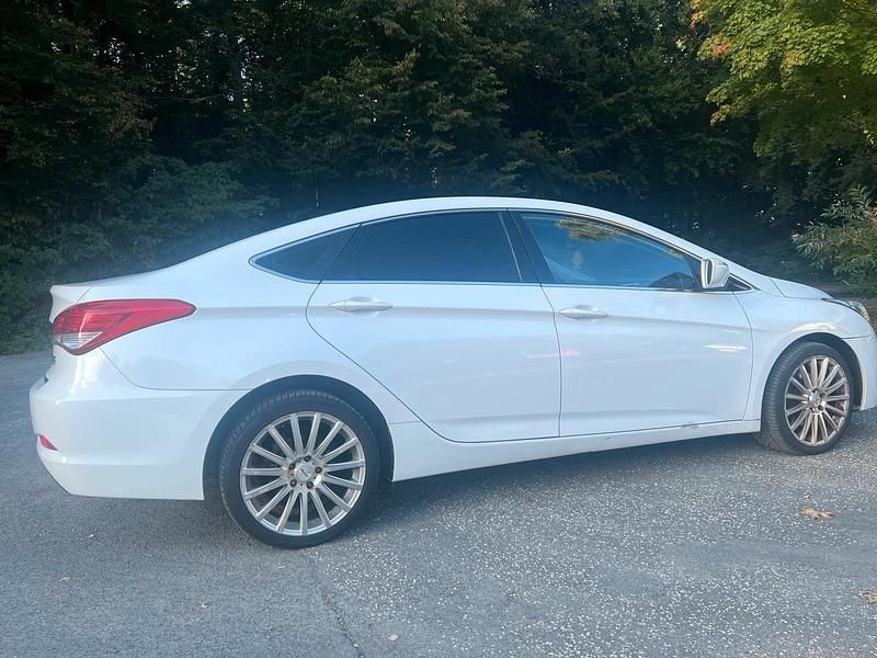 Weiß Gebraucht 2014 Hyundai i40 Comfort Limousine | 7.900 € (Fairer Preis) - Bild 1/4