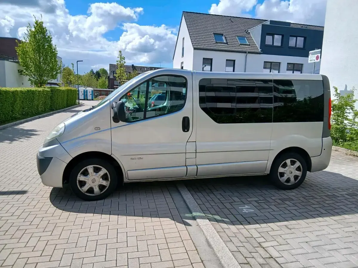 Occasion Renault Traffic 116 ch (85 kW) 2007 Argent Monospace